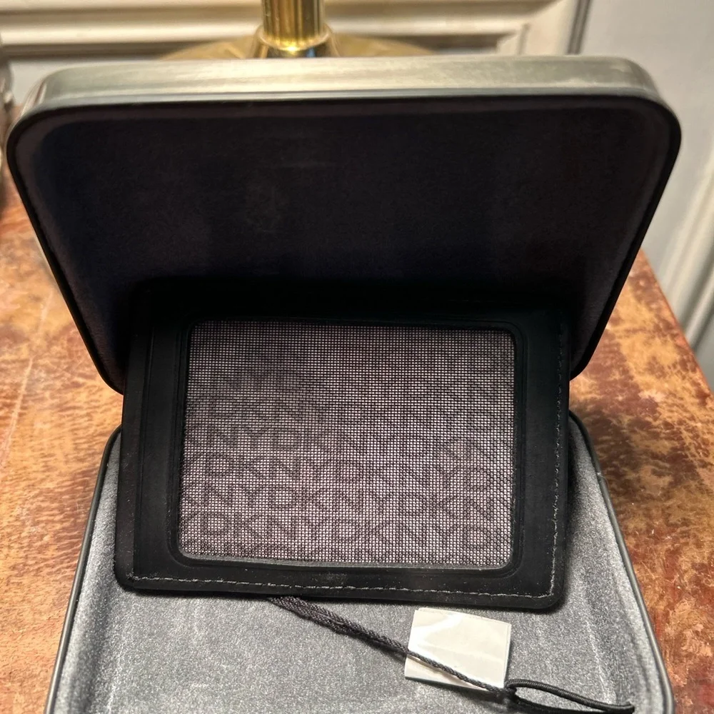 DKNY Men’s Wallet SLIM